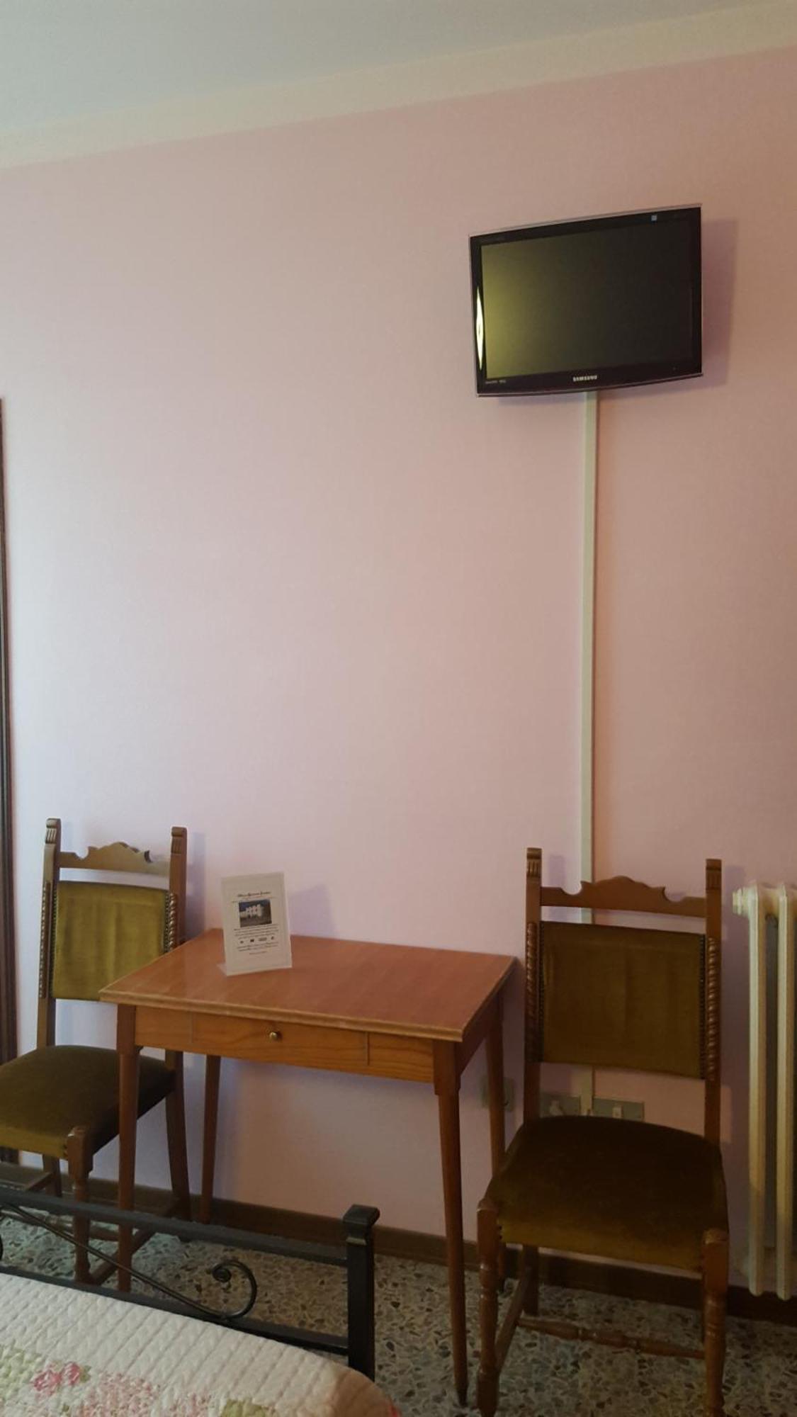 Albergo Ristorante Gualtieri باربيرينو دي موجيلو الغرفة الصورة