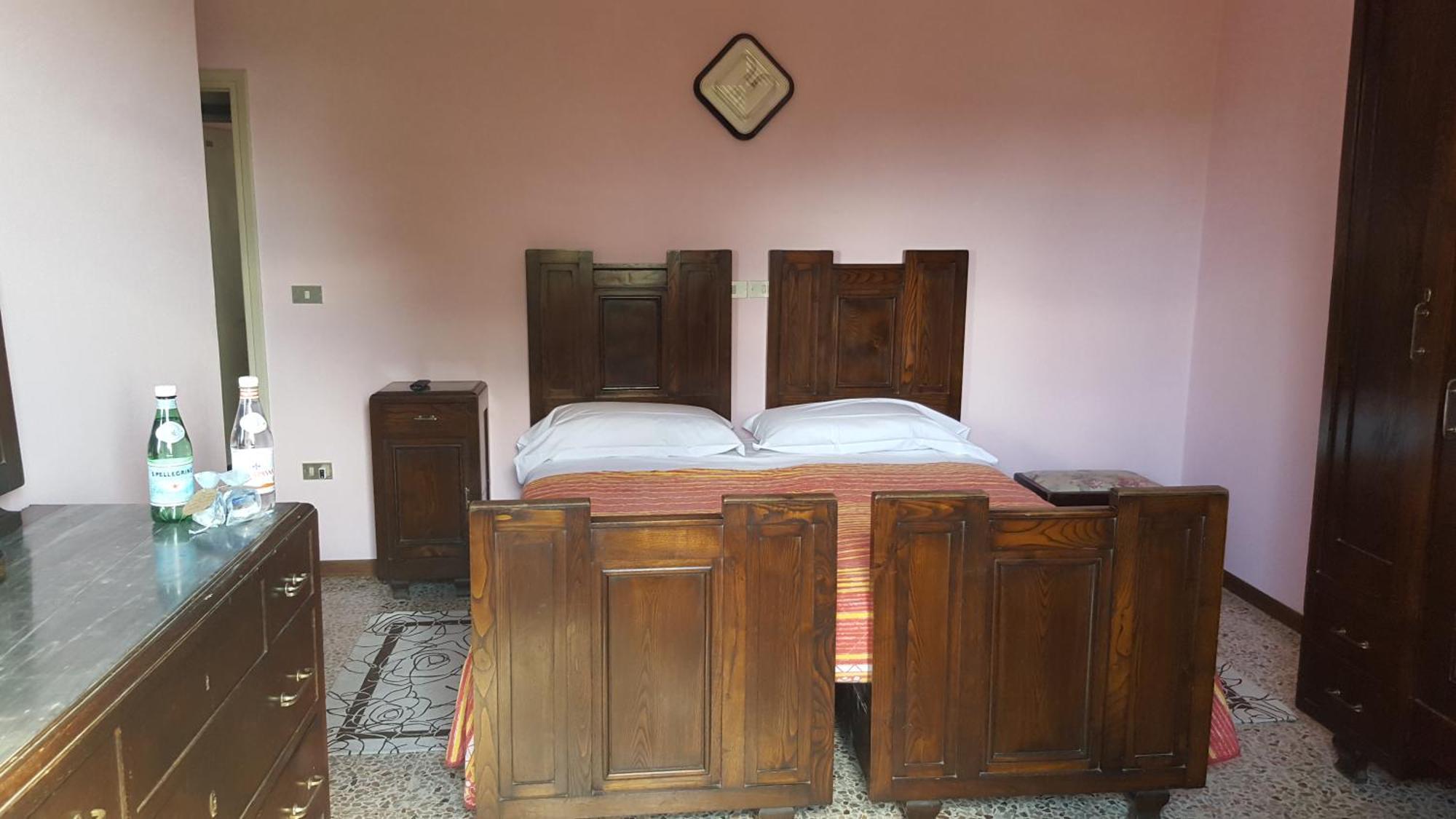 Albergo Ristorante Gualtieri باربيرينو دي موجيلو الغرفة الصورة
