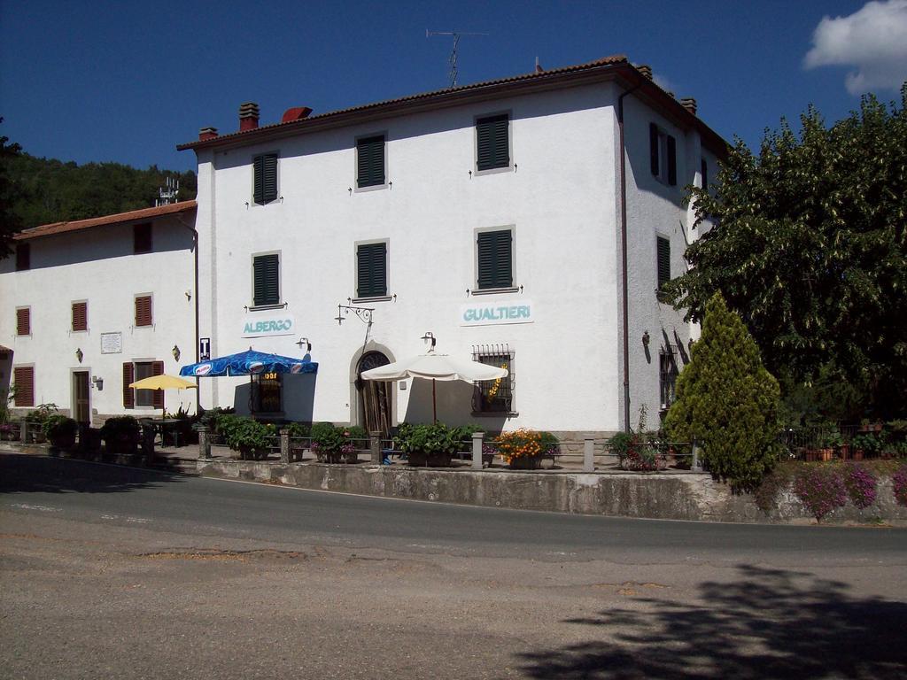 Albergo Ristorante Gualtieri باربيرينو دي موجيلو المظهر الخارجي الصورة