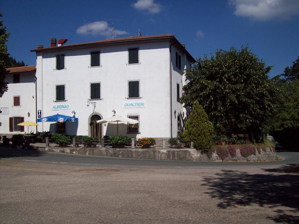 Albergo Ristorante Gualtieri باربيرينو دي موجيلو المظهر الخارجي الصورة