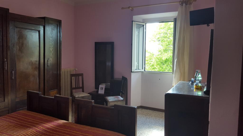 Albergo Ristorante Gualtieri باربيرينو دي موجيلو الغرفة الصورة